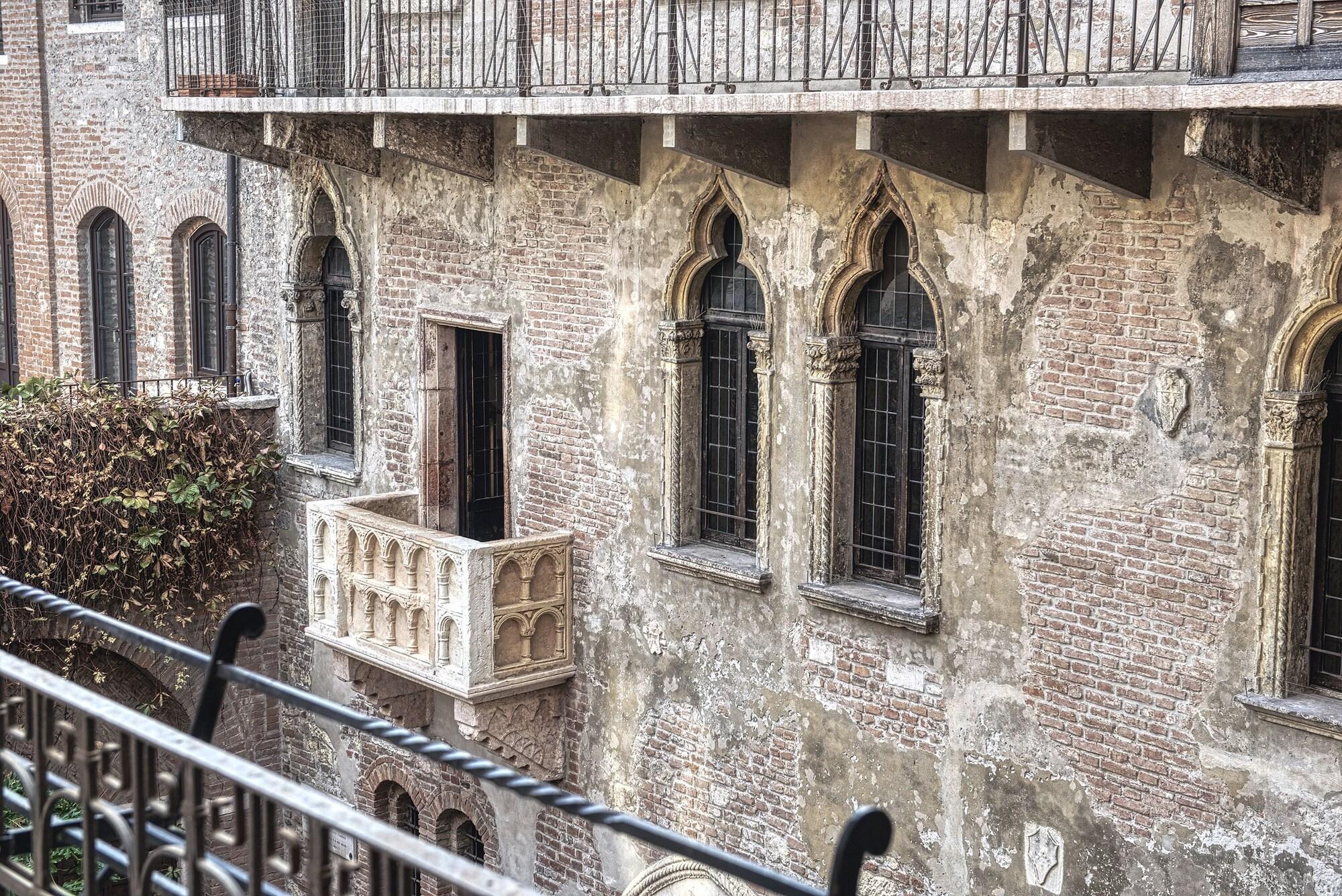 Hotel Relais Balcone di Giulietta Verona Esterno foto The house of the family in the medieval quarter of the city of Verona