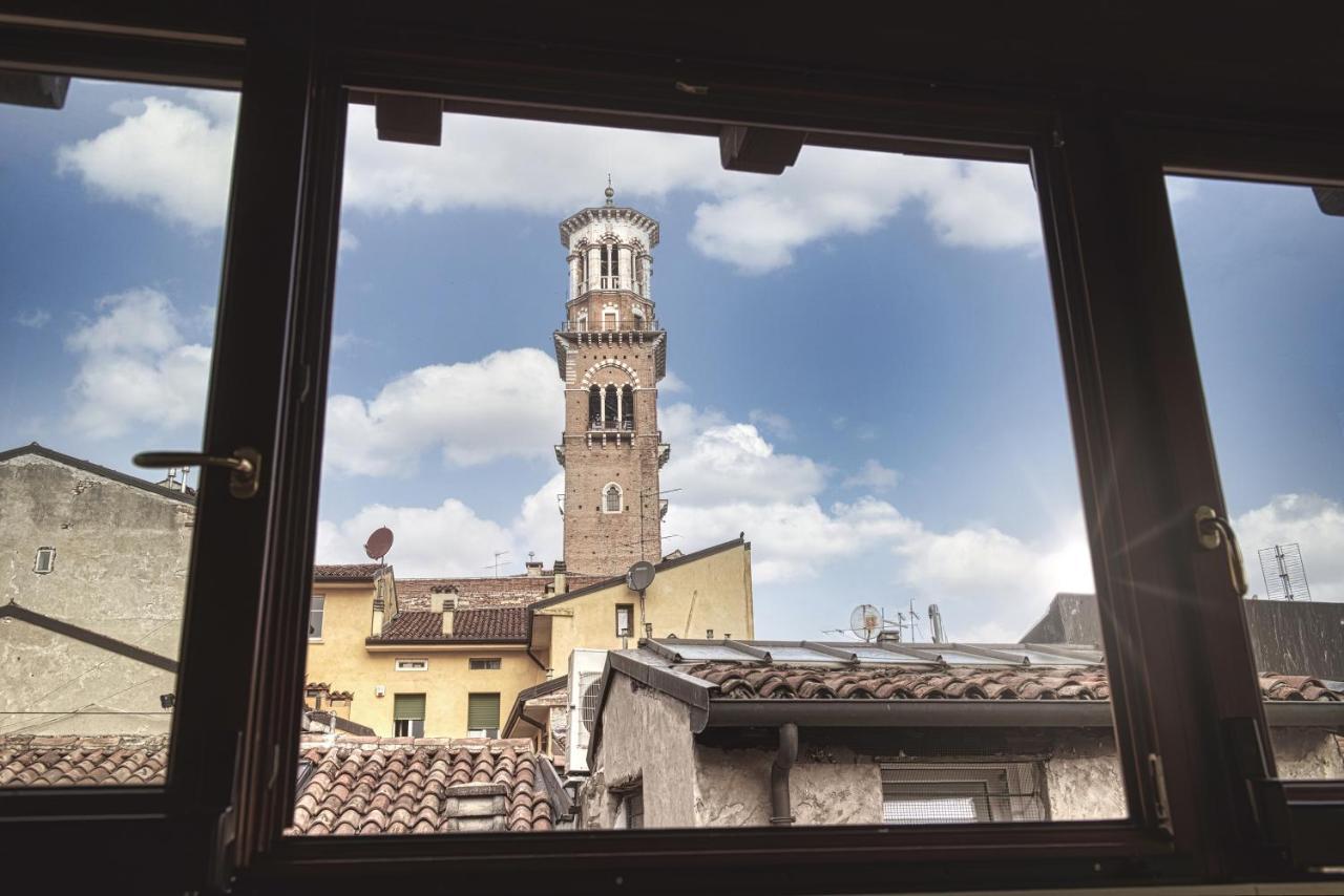 Hotel Relais Balcone di Giulietta Verona Esterno foto The bell tower of the church of San Pietro