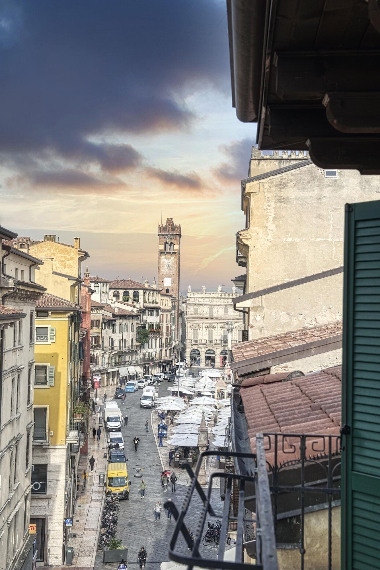 Hotel Relais Balcone di Giulietta Verona Esterno foto The Piazza del Mercato